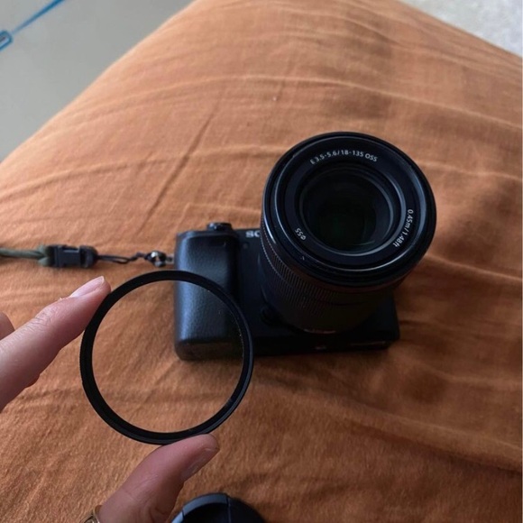 Sony 6400 - Picture 3 of 9